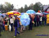 V Mariboru pršelo celý den. Vítejte na přehlídce deštníků.